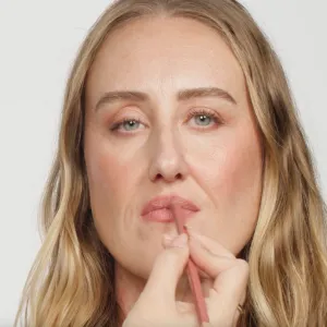 How to: Lip Liner & Gloss Application