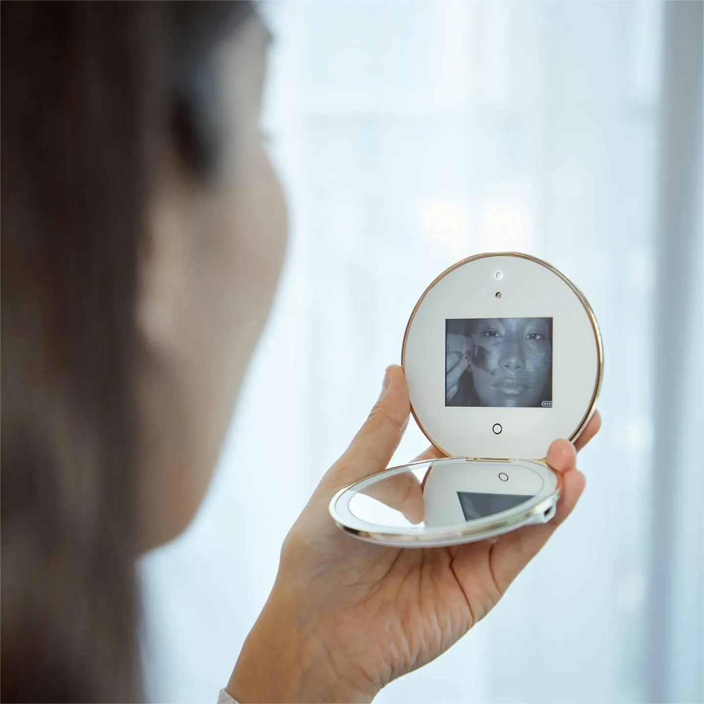 Sunscreen Coverage Reveal UVMagic Mirror